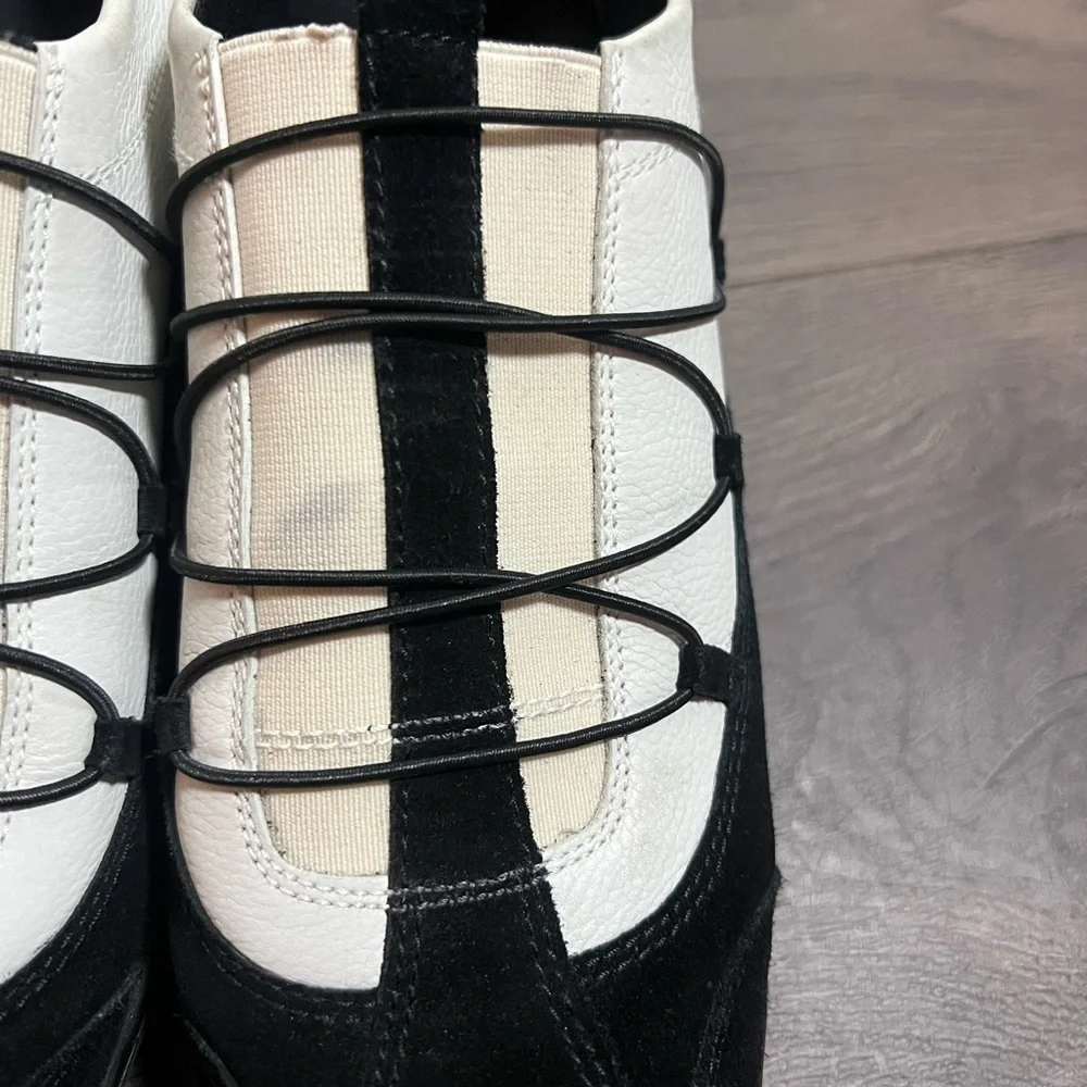 Stuart‎ Weitzman Black/Ivory SlipOn Suede Leather Sneaker Stretch Rallypipe